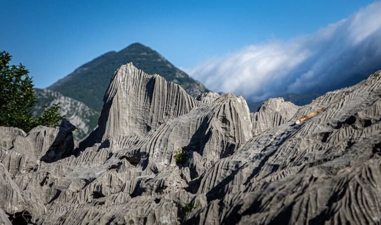 "Top 10 Must-See Attractions in (Destination)"